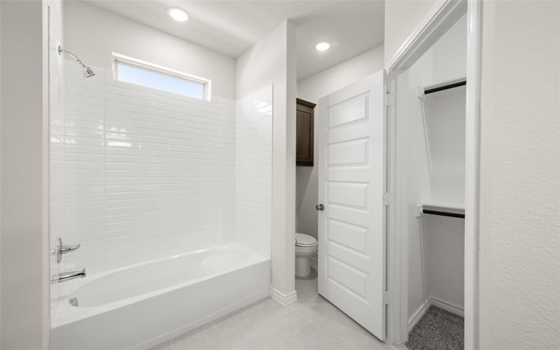 401-403 Saddle Lane, Denton, TX 76205, 8 Bedrooms Bedrooms, ,5 BathroomsBathrooms,Residential Multi Family,For Sale,401-403 Saddle Lane,0,20844049