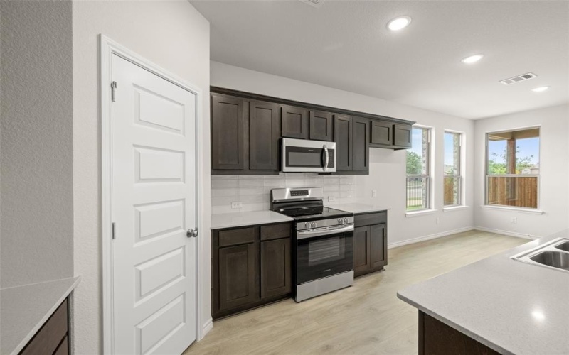 401-403 Saddle Lane, Denton, TX 76205, 8 Bedrooms Bedrooms, ,5 BathroomsBathrooms,Residential Multi Family,For Sale,401-403 Saddle Lane,0,20844049