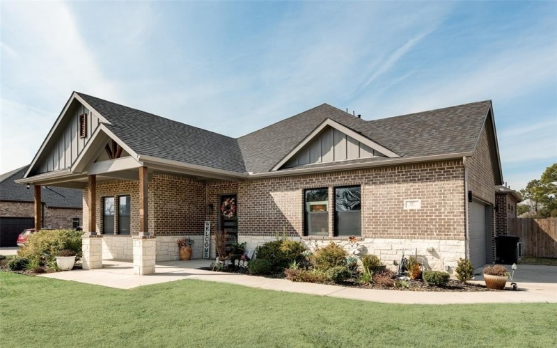 327 Lovers Lane, Terrell, TX 75160, 4 Habitaciones Habitaciones , ,3 BañosBaños,Residential,En Venta,327 Lovers Lane,20844827
