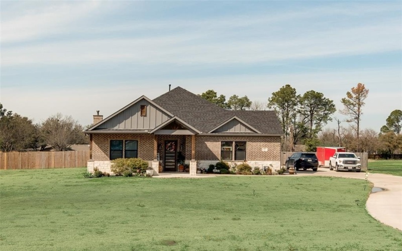 327 Lovers Lane, Terrell, TX 75160, 4 Habitaciones Habitaciones , ,3 BañosBaños,Residential,En Venta,327 Lovers Lane,20844827