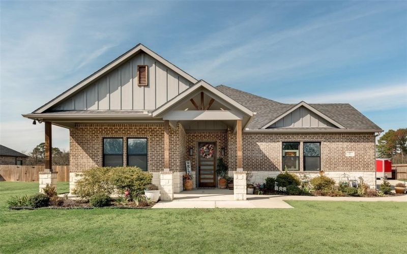 327 Lovers Lane, Terrell, TX 75160, 4 Habitaciones Habitaciones , ,3 BañosBaños,Residential,En Venta,327 Lovers Lane,20844827
