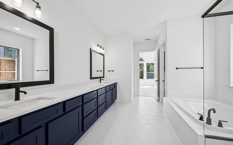 2033 Rolling Oaks Drive, Fort Worth, TX 76008, 4 Habitaciones Habitaciones , ,3 BañosBaños,Residential,En Venta,2033 Rolling Oaks Drive,20845022