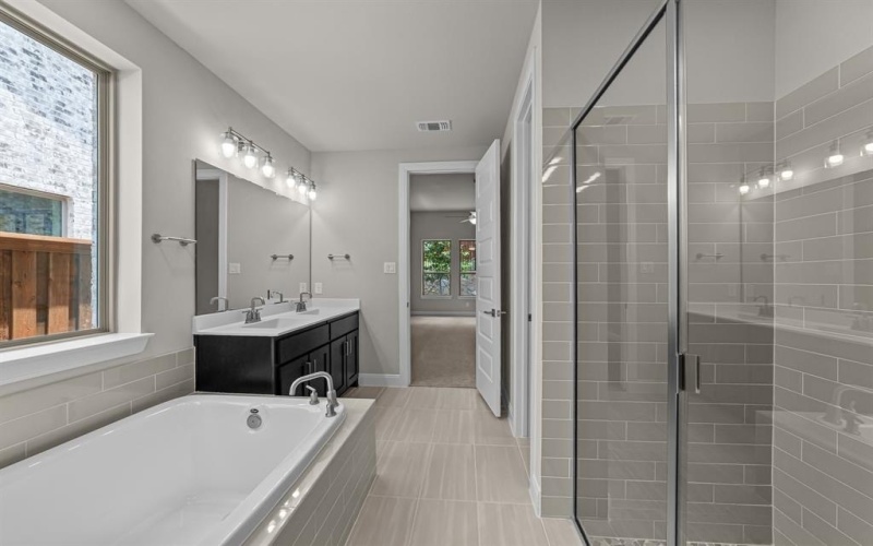 6200 Escarpment Drive, Fort Worth, TX 76112, 4 Habitaciones Habitaciones , ,3 BañosBaños,Residential,En Venta,6200 Escarpment Drive,20848672