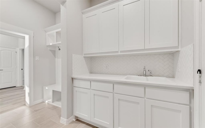 1590 County Road 200, Valley View, TX 76272, 5 Bedrooms Bedrooms, ,5 BathroomsBathrooms,Residential,For Sale,1590 County Road 200,20846121