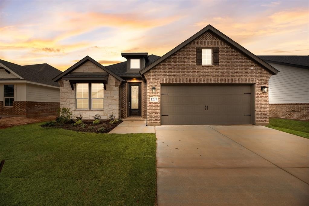 1237 Comal Lane, Springtown, TX 76082, 4 Bedrooms Bedrooms, ,2 BathroomsBathrooms,Residential,For Sale,1237 Comal Lane,20846177
