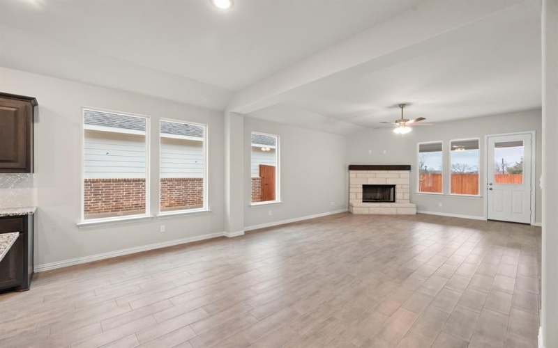1237 Comal Lane, Springtown, TX 76082, 4 Bedrooms Bedrooms, ,2 BathroomsBathrooms,Residential,For Sale,1237 Comal Lane,20846177