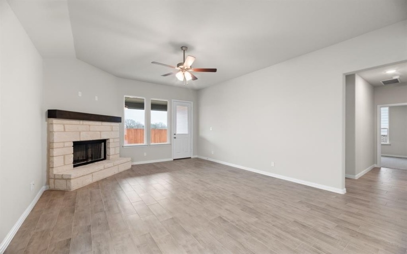 1237 Comal Lane, Springtown, TX 76082, 4 Bedrooms Bedrooms, ,2 BathroomsBathrooms,Residential,For Sale,1237 Comal Lane,20846177