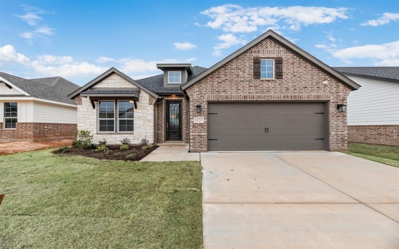 1237 Comal Lane, Springtown, TX 76082, 4 Bedrooms Bedrooms, ,2 BathroomsBathrooms,Residential,For Sale,1237 Comal Lane,20846177