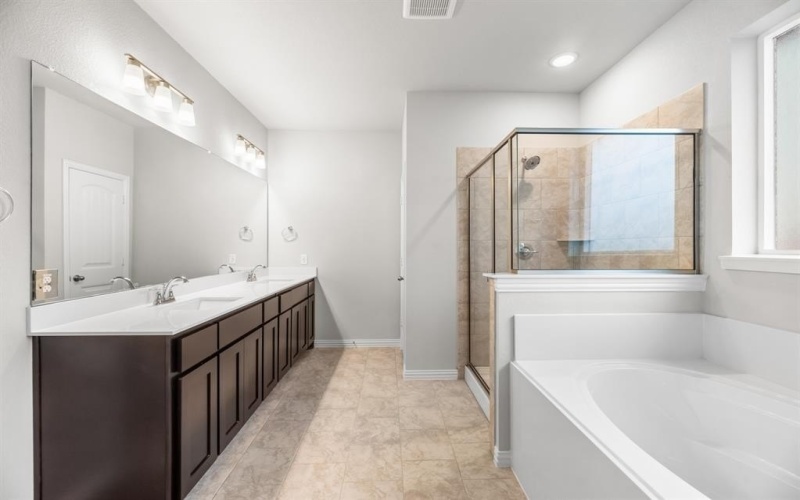 1241 Comal Lane, Springtown, TX 76082, 4 Bedrooms Bedrooms, ,2 BathroomsBathrooms,Residential,For Sale,1241 Comal Lane,20846181