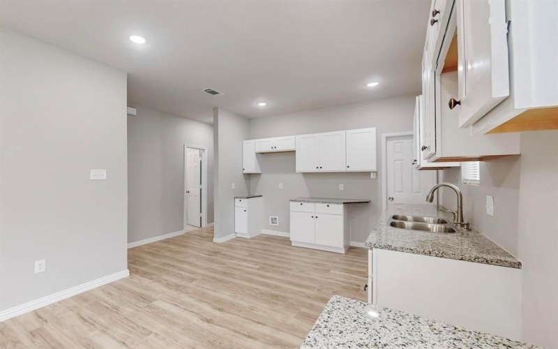 10323 Tamworth Drive, Dallas, TX 75217, 4 Bedrooms Bedrooms, ,3 BathroomsBathrooms,Residential,For Sale,10323 Tamworth Drive,20846602