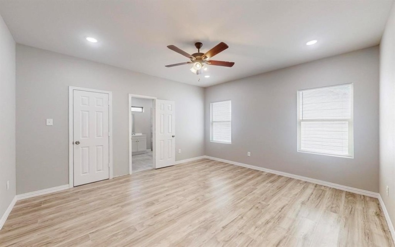 10323 Tamworth Drive, Dallas, TX 75217, 4 Bedrooms Bedrooms, ,3 BathroomsBathrooms,Residential,For Sale,10323 Tamworth Drive,20846602