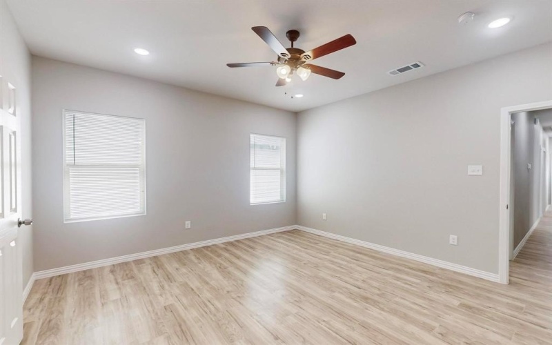 10323 Tamworth Drive, Dallas, TX 75217, 4 Bedrooms Bedrooms, ,3 BathroomsBathrooms,Residential,For Sale,10323 Tamworth Drive,20846602