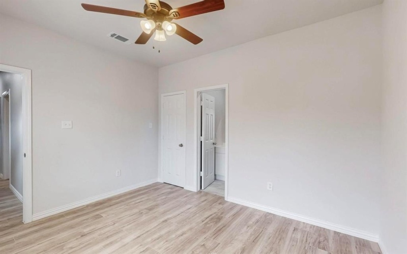 10323 Tamworth Drive, Dallas, TX 75217, 4 Bedrooms Bedrooms, ,3 BathroomsBathrooms,Residential,For Sale,10323 Tamworth Drive,20846602