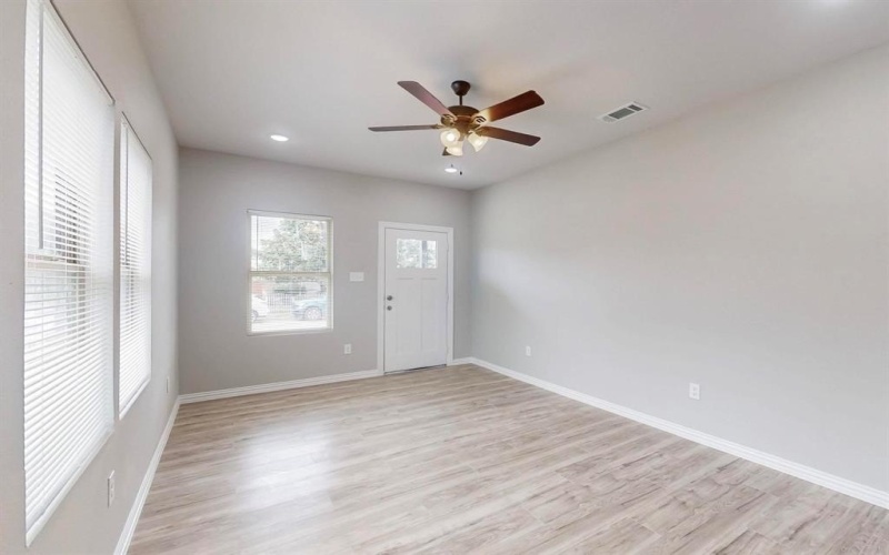 10323 Tamworth Drive, Dallas, TX 75217, 4 Bedrooms Bedrooms, ,3 BathroomsBathrooms,Residential,For Sale,10323 Tamworth Drive,20846602