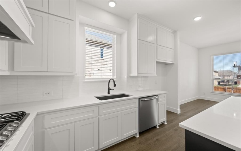404 Newpark Boulevard, DeSoto, TX 75115, 5 Habitaciones Habitaciones , ,5 BañosBaños,Residential,En Venta,404 Newpark Boulevard,0,20853188