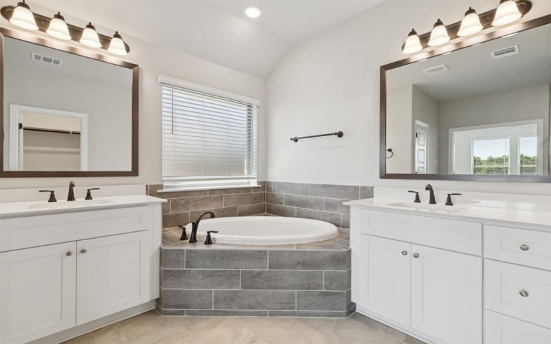 1886 Silver Birch, Waxahachie, TX 75165, 4 Bedrooms Bedrooms, ,3 BathroomsBathrooms,Residential,For Sale,1886 Silver Birch,20854282