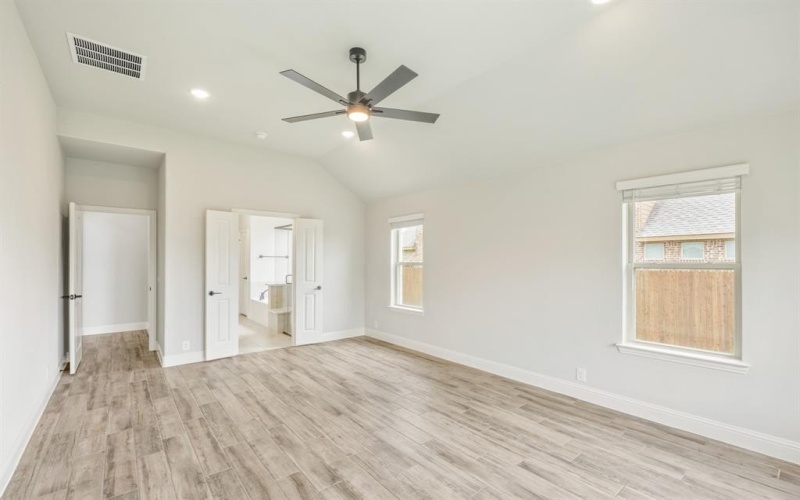 2009 Holland Drive, DeSoto, TX 75115, 5 Habitaciones Habitaciones , ,5 BañosBaños,Residential,En Venta,2009 Holland Drive,0,20855787