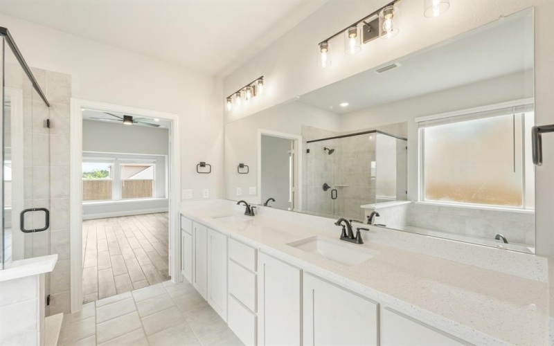 2009 Holland Drive, DeSoto, TX 75115, 5 Habitaciones Habitaciones , ,5 BañosBaños,Residential,En Venta,2009 Holland Drive,0,20855787