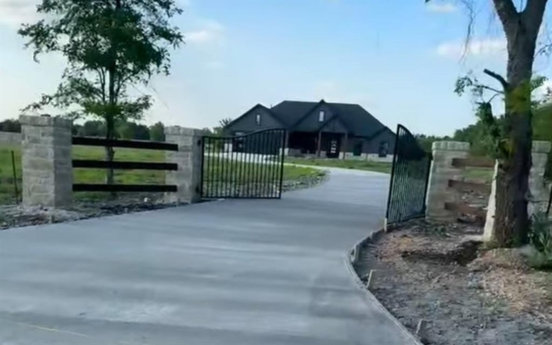 372 County Road 4300, Greenville, TX 75401, 4 Bedrooms Bedrooms, ,2 BathroomsBathrooms,Residential,For Sale,372 County Road 4300,20857845