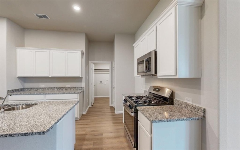 3325 Fortress Way, Denton, TX 76208, 3 Habitaciones Habitaciones , ,2 BañosBaños,Residential,En Venta,3325 Fortress Way,0,20860804