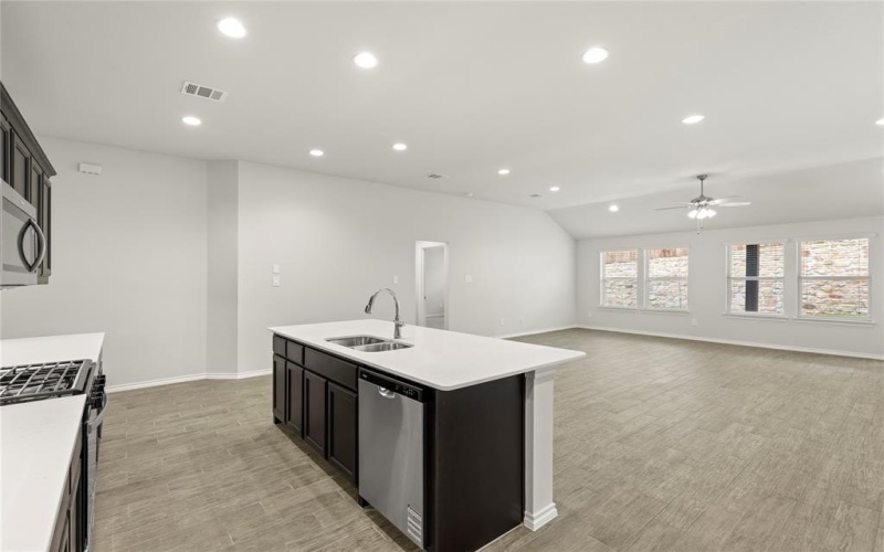 1825 Osage Trail, Mesquite, TX 75149, 3 Bedrooms Bedrooms, ,2 BathroomsBathrooms,Residential,For Sale,1825 Osage Trail,20859433