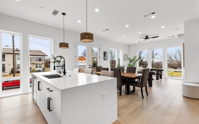 604 N Ewing Avenue #105, Dallas, TX 75203, 3 Habitaciones Habitaciones , ,3 BañosBaños,Residential,En Venta,604 N Ewing Avenue,20864387