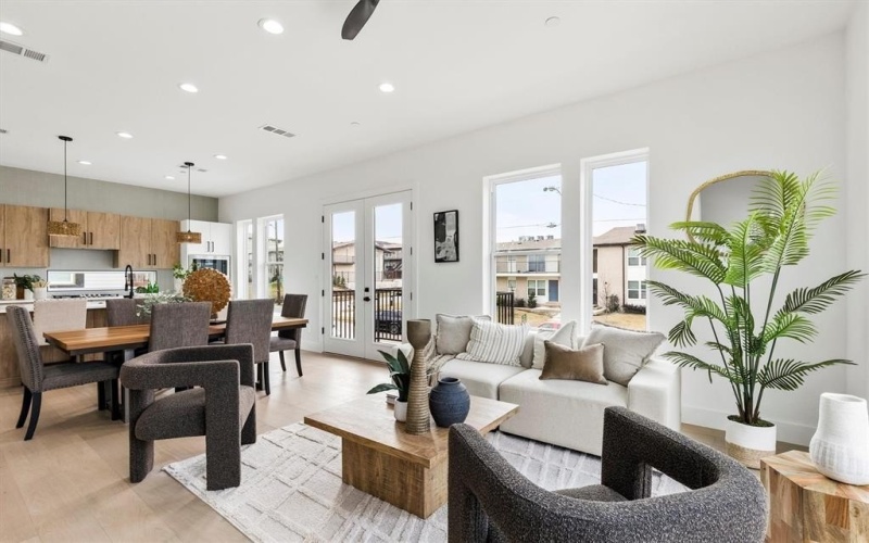 604 N Ewing Avenue #105, Dallas, TX 75203, 3 Habitaciones Habitaciones , ,3 BañosBaños,Residential,En Venta,604 N Ewing Avenue,20864387
