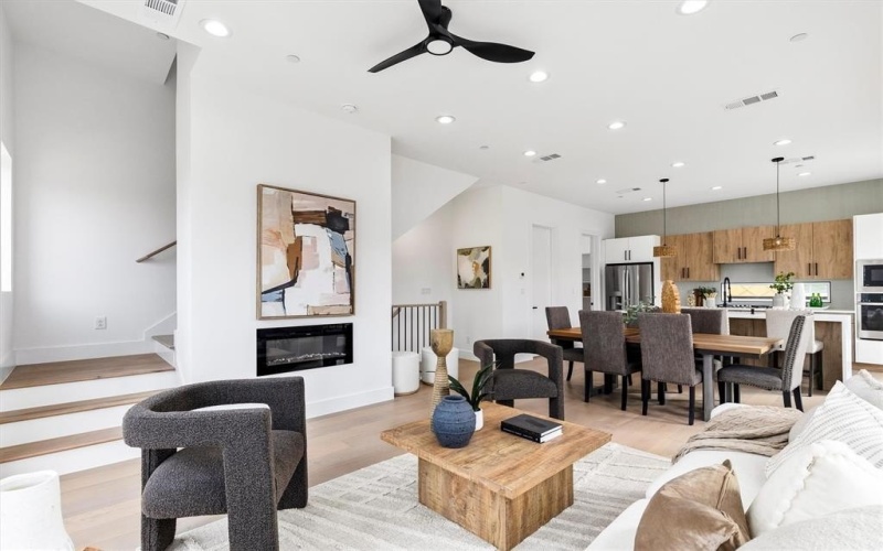 604 N Ewing Avenue #105, Dallas, TX 75203, 3 Habitaciones Habitaciones , ,3 BañosBaños,Residential,En Venta,604 N Ewing Avenue,20864387