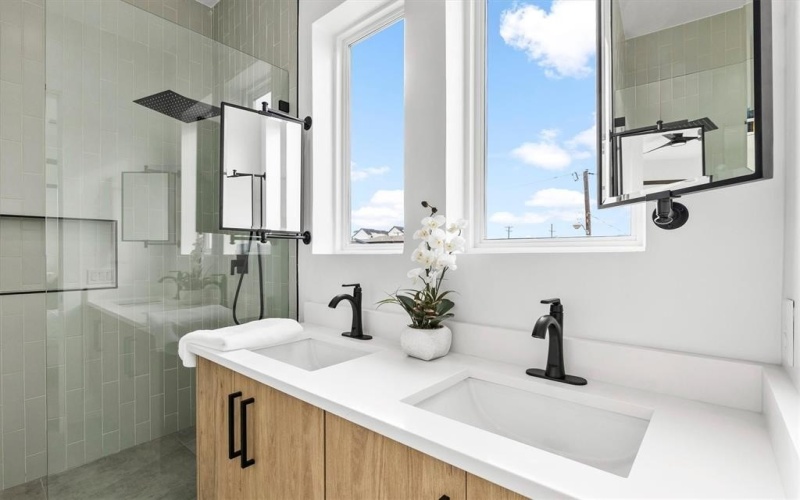 604 N Ewing Avenue #105, Dallas, TX 75203, 3 Habitaciones Habitaciones , ,3 BañosBaños,Residential,En Venta,604 N Ewing Avenue,20864387