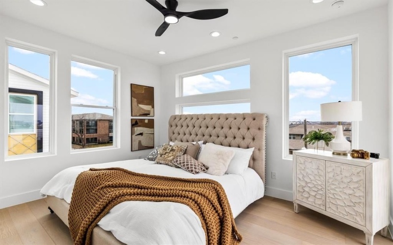 604 N Ewing Avenue #105, Dallas, TX 75203, 3 Habitaciones Habitaciones , ,3 BañosBaños,Residential,En Venta,604 N Ewing Avenue,20864387