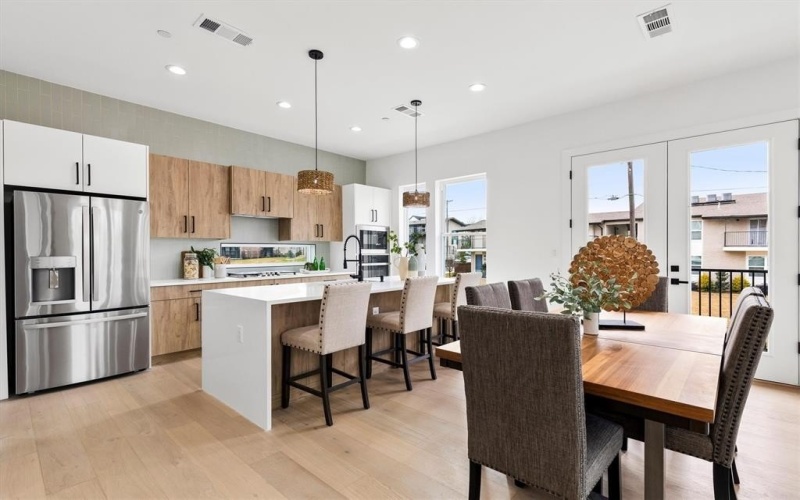 604 N Ewing Avenue #105, Dallas, TX 75203, 3 Habitaciones Habitaciones , ,3 BañosBaños,Residential,En Venta,604 N Ewing Avenue,20864387