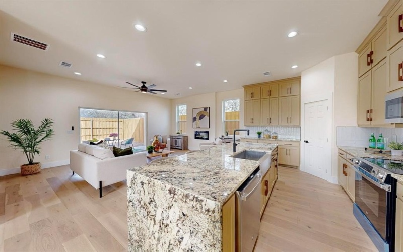 1525 Mcbroom Street, Dallas, TX 75212, 5 Habitaciones Habitaciones , ,5 BañosBaños,Residential,En Venta,1525 Mcbroom Street,20862663