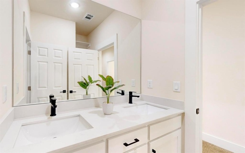 1525 Mcbroom Street, Dallas, TX 75212, 5 Habitaciones Habitaciones , ,5 BañosBaños,Residential,En Venta,1525 Mcbroom Street,20862663