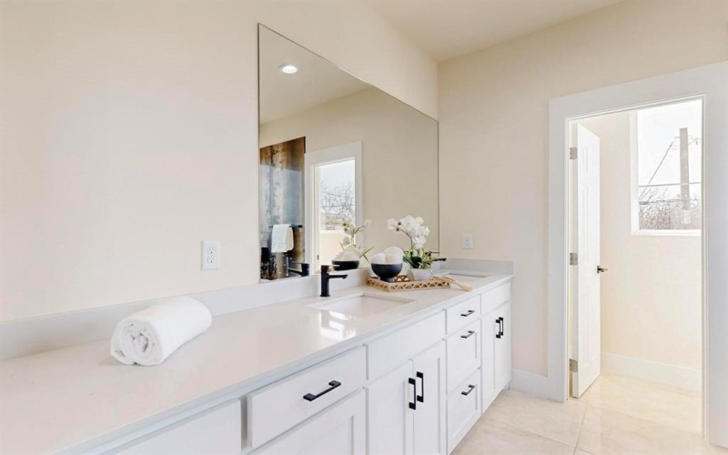 1525 Mcbroom Street, Dallas, TX 75212, 5 Habitaciones Habitaciones , ,5 BañosBaños,Residential,En Venta,1525 Mcbroom Street,20862663