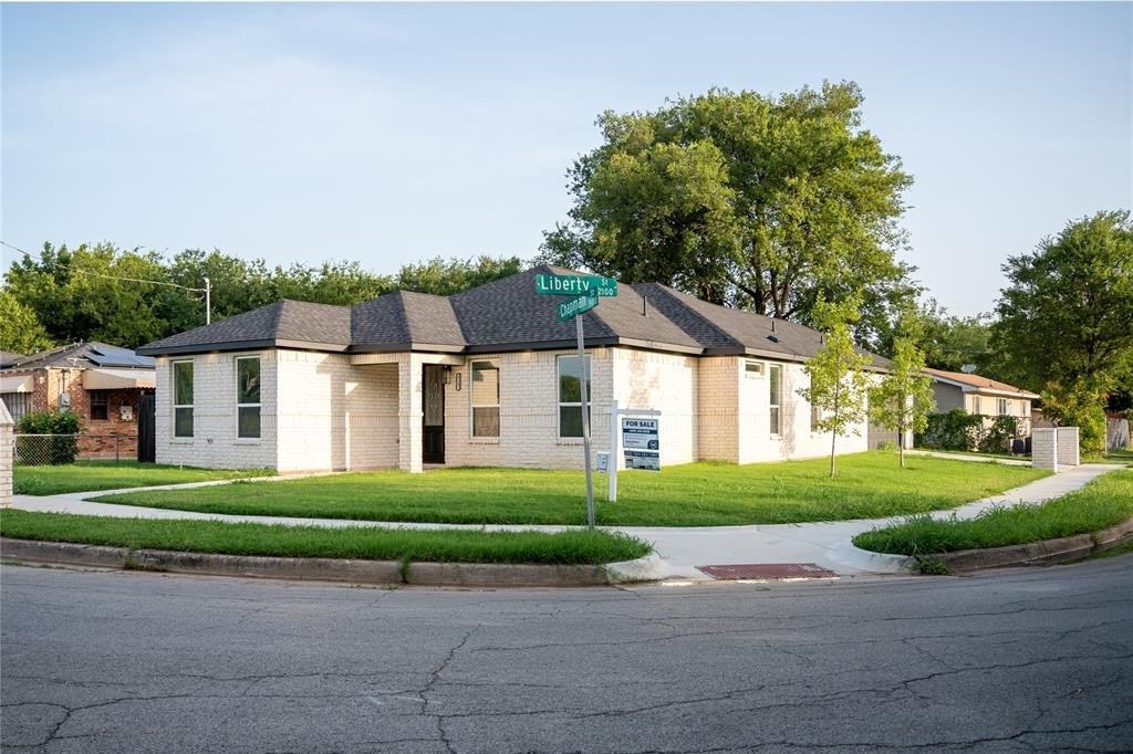 5147 Chapman Street, Fort Worth, TX 76105, 3 Bedrooms Bedrooms, ,2 BathroomsBathrooms,Residential,For Sale,5147 Chapman Street,20864079