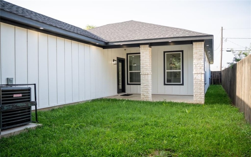 5147 Chapman Street, Fort Worth, TX 76105, 3 Bedrooms Bedrooms, ,2 BathroomsBathrooms,Residential,For Sale,5147 Chapman Street,20864079