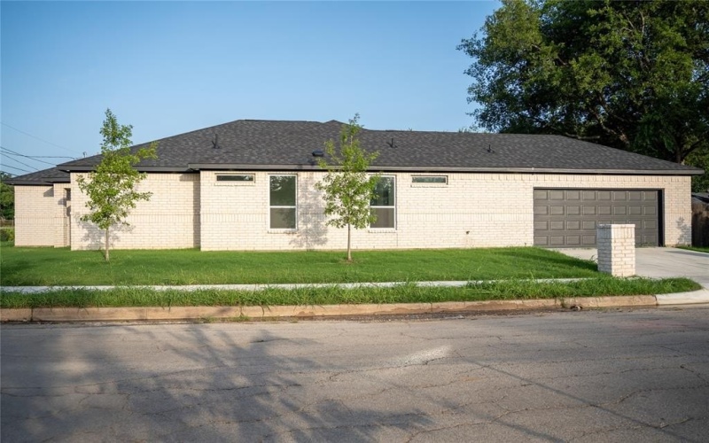 5147 Chapman Street, Fort Worth, TX 76105, 3 Bedrooms Bedrooms, ,2 BathroomsBathrooms,Residential,For Sale,5147 Chapman Street,20864079