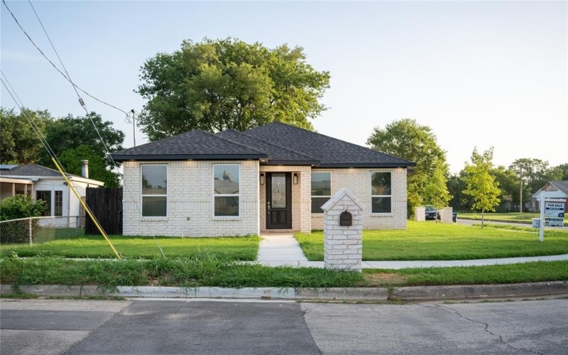 5147 Chapman Street, Fort Worth, TX 76105, 3 Bedrooms Bedrooms, ,2 BathroomsBathrooms,Residential,For Sale,5147 Chapman Street,20864079