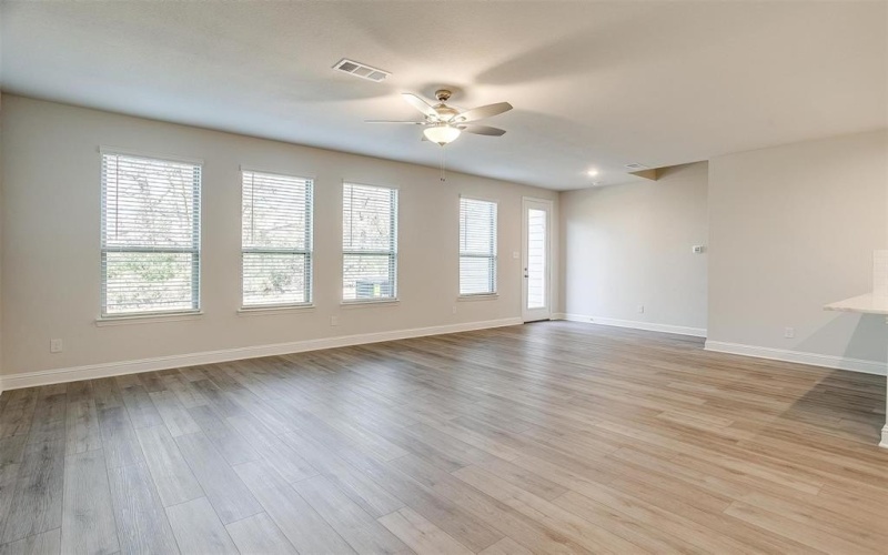 6909 Yellow Hammer Way, Arlington, TX 76001, 3 Bedrooms Bedrooms, ,2 BathroomsBathrooms,Residential,For Sale,6909 Yellow Hammer Way,0,20864845
