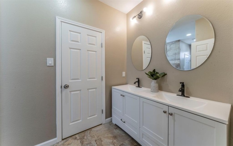 2715 S Shadowood Street, Granbury, TX 76048, 3 Habitaciones Habitaciones , ,2 BañosBaños,Residential,En Venta,2715 S Shadowood Street,20865342