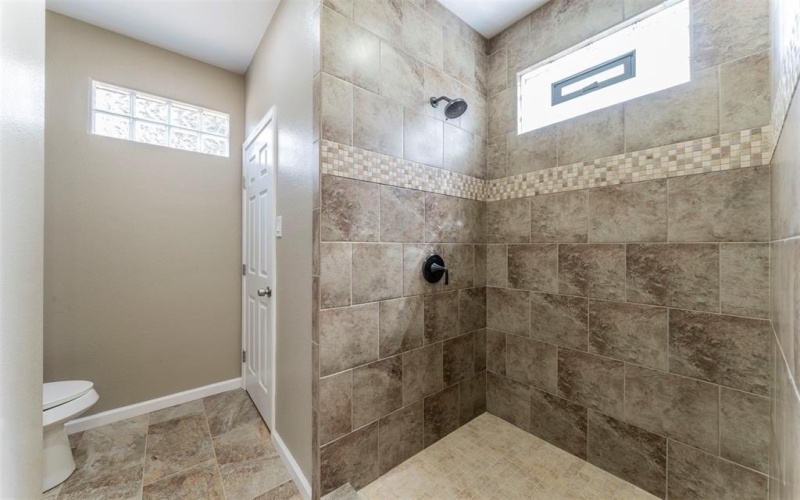 2715 S Shadowood Street, Granbury, TX 76048, 3 Habitaciones Habitaciones , ,2 BañosBaños,Residential,En Venta,2715 S Shadowood Street,20865342