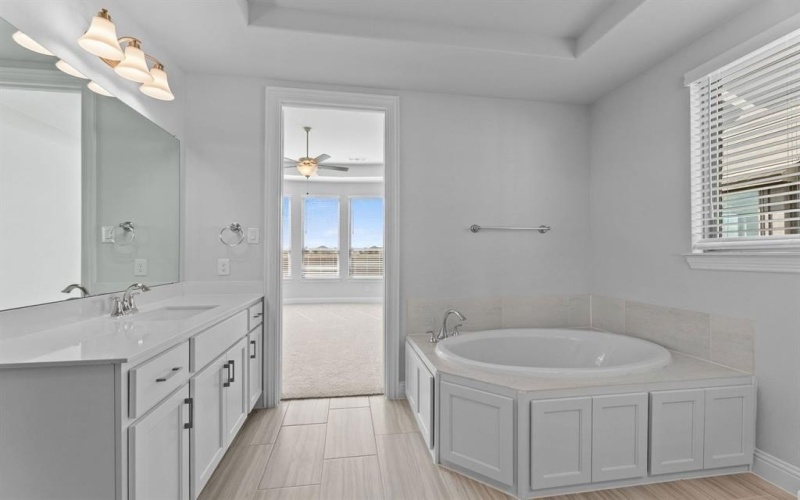 2105 Birch Street, Mansfield, TX 76063, 5 Habitaciones Habitaciones , ,5 BañosBaños,Residential,En Venta,2105 Birch Street,0,20865471