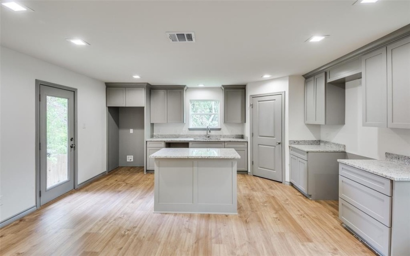 1438 E Waco Avenue, Dallas, TX 75216, 3 Habitaciones Habitaciones , ,2 BañosBaños,Residential,En Venta,1438 E Waco Avenue,20866464