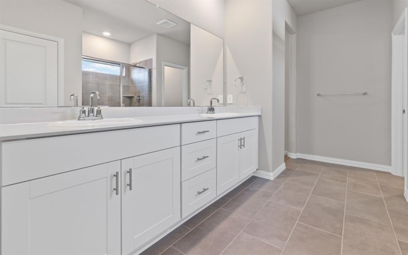 325 Canyon Oaks Drive, Greenville, TX 75402, 5 Bedrooms Bedrooms, ,3 BathroomsBathrooms,Residential,For Sale,325 Canyon Oaks Drive,20867617
