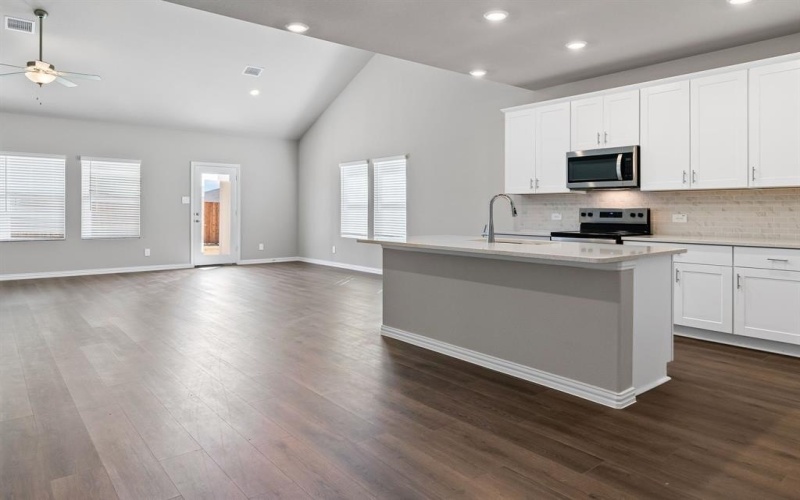 325 Canyon Oaks Drive, Greenville, TX 75402, 5 Bedrooms Bedrooms, ,3 BathroomsBathrooms,Residential,For Sale,325 Canyon Oaks Drive,20867617