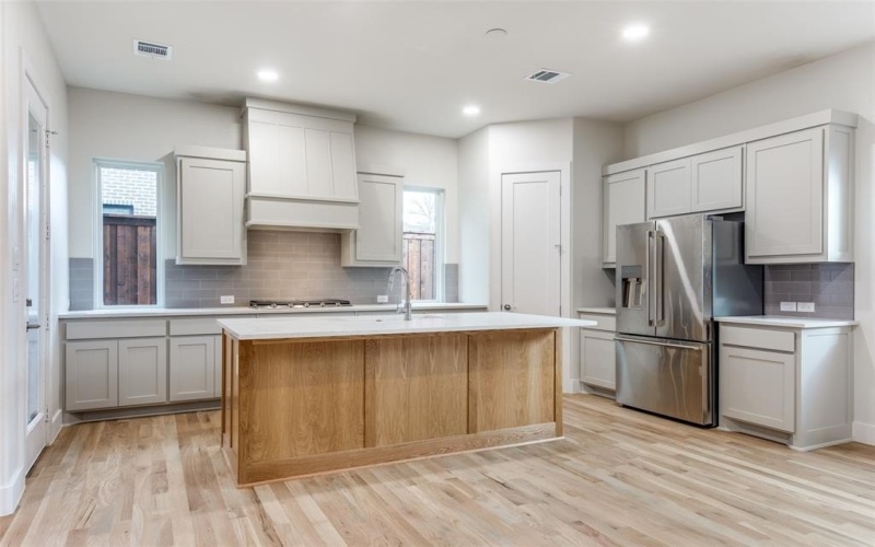 7118 Granada Place, Dallas, TX 75223, 3 Bedrooms Bedrooms, ,3 BathroomsBathrooms,Residential,For Sale,7118 Granada Place,20870111