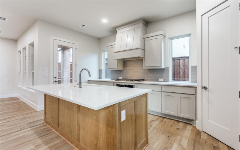 7118 Granada Place, Dallas, TX 75223, 3 Bedrooms Bedrooms, ,3 BathroomsBathrooms,Residential,For Sale,7118 Granada Place,20870111