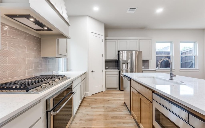 7118 Granada Place, Dallas, TX 75223, 3 Bedrooms Bedrooms, ,3 BathroomsBathrooms,Residential,For Sale,7118 Granada Place,20870111