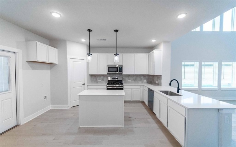 7612 Santolina Drive, Denton, TX 76226, 4 Bedrooms Bedrooms, ,2 BathroomsBathrooms,Residential,For Sale,7612 Santolina Drive,20870156