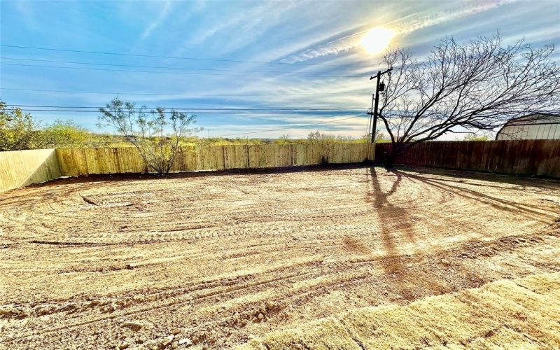 1012 Wootton Avenue, Bridgeport, TX 76426, 3 Bedrooms Bedrooms, ,2 BathroomsBathrooms,Residential,For Sale,1012 Wootton Avenue,20867737